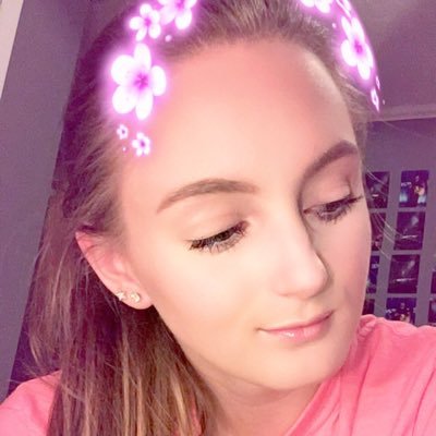 just a girl aspiring to be a famous makeup artist/social media famous lol