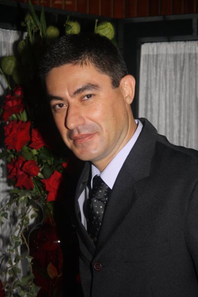 Hoje Eu quero ser melhor do que ontem, e amanhã Eu quero er melhor do que hoje (Abilio Dinnis)
