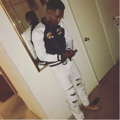 Hip-Hop/Rap Music music promoter for @geemurda of #Str8yola and @Vdot804 club promoter for Amoney Promotions proud father of 2 with high dreams and aspirations