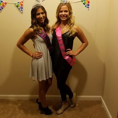 gomezzzitup's profile picture. Easily mistaken for Selena Gomez.