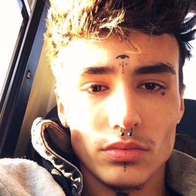 andrewrpgbh's profile picture. on se touche avec les yeux, on s'aime avec des positions