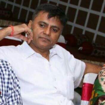 I m disciple of @srisri , volunteer @ArtOfLiving , business man.