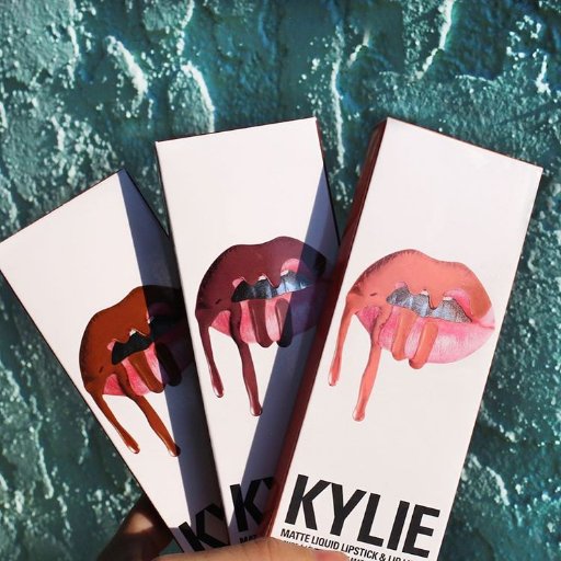 Follow the instructions in the link below to win a FREE Kylie Lip Kit!💋💄