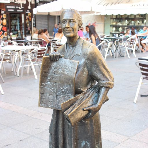 Fui la última vocera del Periódico Extremadura. Encontré el amor de mi vida a los 74 años. Mencióname en una foto conmigo y le doy RT. ¿Una estatua que habla?