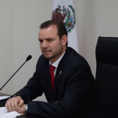 Titular de la Notaría Pública 201, del EDOMEX. Lic. en Derecho por @UdeGuanajuato, Maestro en Derecho Constitucional por @IBERO_mx, Doctorando en Derecho