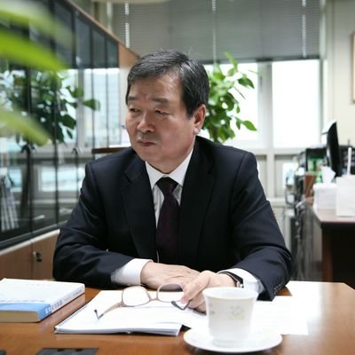 Ambassador of Korea to France,
Former Korean ambassador to Denmark, 
Former climate change ambassador