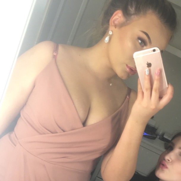 eliinhoolmgren's profile picture. Instagram - @elinrholmgrenfotografier & @elinholmgrenn