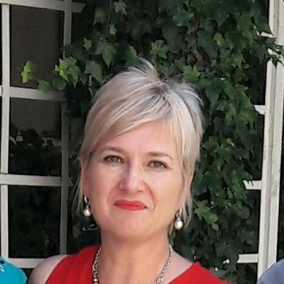 Christ crazy girl, Fabricholic, Quilter, Divorce Care Leader, mother of two amazing boys and Phekingese lover!
