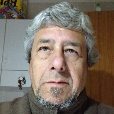 britotragal22's profile picture. Política