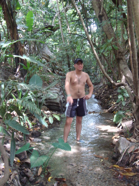 La vida es como un juego, solo hay que conocer las reglas para ganar:(amistades, conocimientos y otros beneficios)
Vive la vida plenamente...