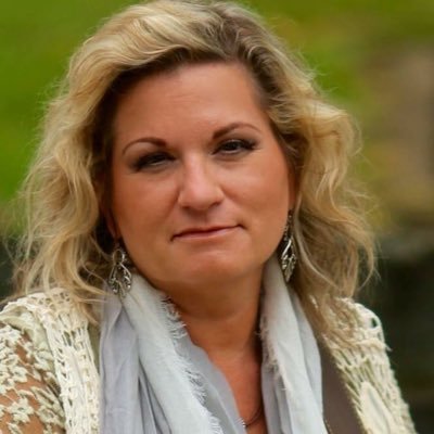 Country/Americana Singer/Songwriter based in Atlanta Ga; My new EP Country Lovin has been released on ITunes and CdBaby