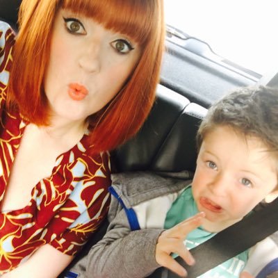 MrsHuffy's profile picture. Just Winging it, life, motherhood, my eyeliner