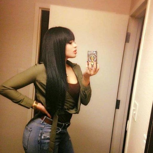She's a light skin girl with a light skin crew _ @partyomo fan and supporter