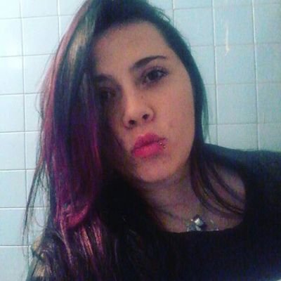 ginnethtovar's profile picture. Yo soy complicada y una mierda, pero soy de esas pocas personas que no vas arrepentirte de haber conocido.