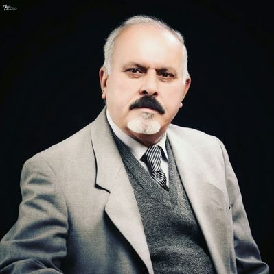 ‏‏‏‏‏‎#لازلت اتفيأ ظلال غيابك وفي العيون بريق اشتياق
تغريداتي ب( الاعجابات) 
instagram: rahman.albaz1950