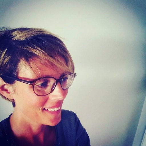 evelyndekyvere's profile picture. Samenwonend
2 kindjes
Werkt bij Vlajo
Regiomanager West-Vlaanderen en Vlajo Hoofdcoördinator Hoger Onderwijs