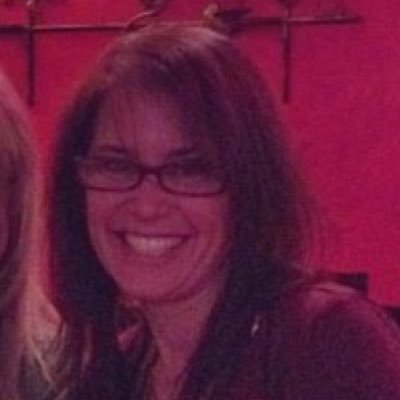 4th grade teacher in Long Beach, passionate about my work. Mother of two beautiful daughters. I work hard and play hard. Avoid toxic people!