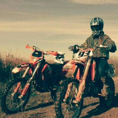 RakeelBenito's profile picture. 96.Enfermera. ENDURO ❤️
@Rakeelhdlc_