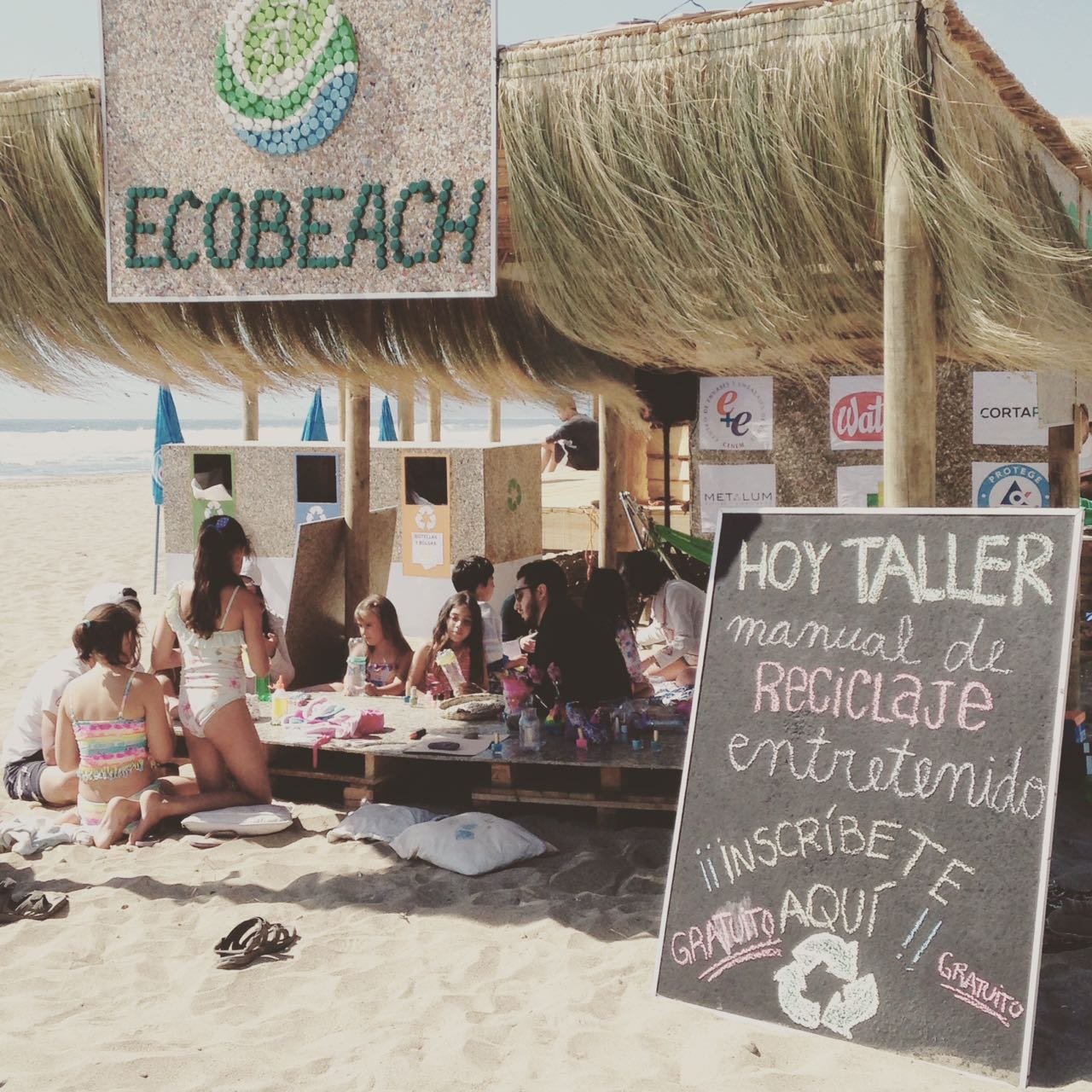 Somos un equipo de estudiantes de la universidad Adolfo Ibáñez. Fomentamos el reciclaje mediante talleres de reutilizacion de residuos y buen ambiente playero
