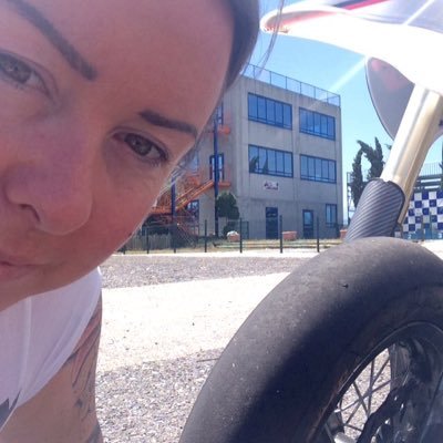 Commerciante edile, amo lo sport, i motori e gli animali