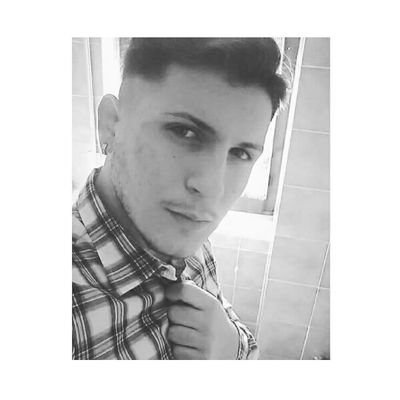 emanueleprisco9's profile picture. Single
Napoletano dentro 
19 anni.
Nu bacion. 💋