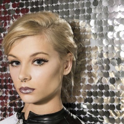 maroonandback's profile picture. this must be where pies go when they die