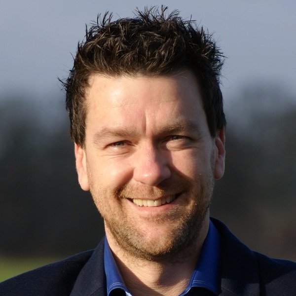 Business Development and Marketing Specialist for SMEs.
Sports fan, avid golfer, data junkie.