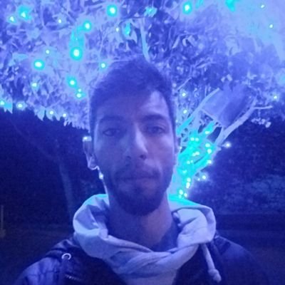 Alto, delgado, humor negro y grande, buena persona, no soy soltero :O god bless, me caga el fut, agradable, creativo, me dan miedo las burbujas, soñador.