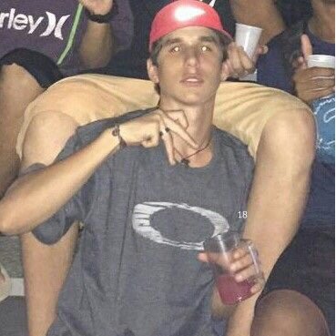 eairafaell's profile picture. 