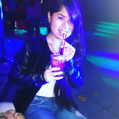 fernanda1suarez's profile picture. 22 años... #VamosLaU 💙
Educación Parvularia, UDLA Maipú, 
Promotora. 
Felicidad Máxima! 😁
Sonrían, vale la pena ser Felíz 😘🌻🌻