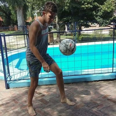 Quien mueve montañas empezó apartando piedritas.⚽