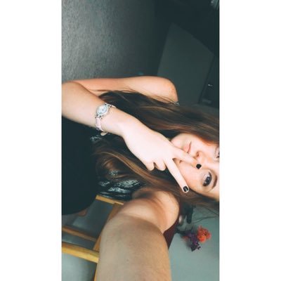 tif_funnie's profile picture. when in doubt, pinky out