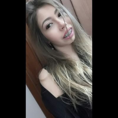 AuroraRaschilla's profile picture. Non sono una modella, o un personal trainer o una fashion blogger. Sono solamente una normale adolescente, ed è più bello così.
