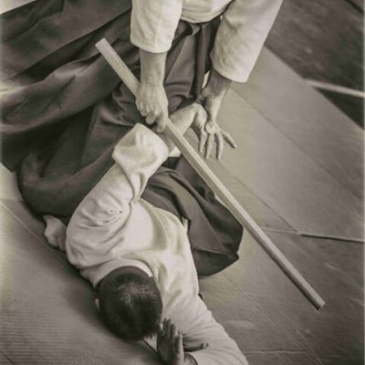 Clases de aikido, lunes, martes y jueves: horario 20:00 C/ Iberia 15 La Carolina ( Jaen) tlf. 619378269 Línea de trabajo, Maestro Yasunari Kitaura.