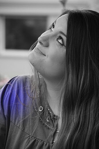 cantante.Make-up artist. Bellydancer. Lover of the Astronomy. Always following the Love as the energy of the life!