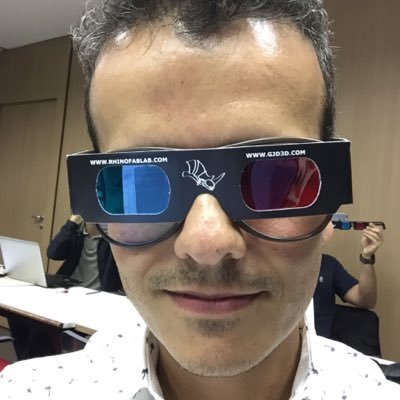 Arquiteto, Urbanista e analista de sistemas. Pesquisador na área de GIS, LiDAR, 3D, Complexidade, matemática, multidimensionalidade e cidades.