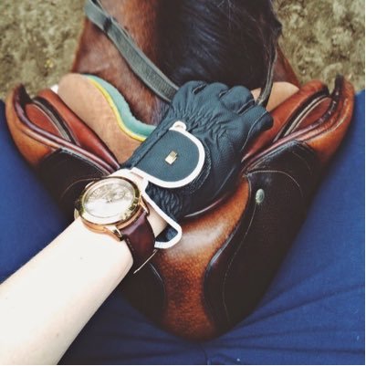 youngdumbequest's profile picture. thick thighs, thin wallets and bad distances