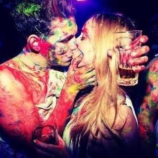 GirlsAzu111's profile picture. ⭐️ガールズバー AZU ⭐️の店長です😈 うちのお店は東京メトロ【東陽町駅】EDMのかかる店内で楽しく働けます🍷 16歳〜25歳くらいまでの女の子が20人在籍していて、みんな仲良く楽しく働いてます🤗 無言フォローは『一緒に働きませんか？』のサインですw面接に来てもらった女の子は無料で1時間飲み放題です😝