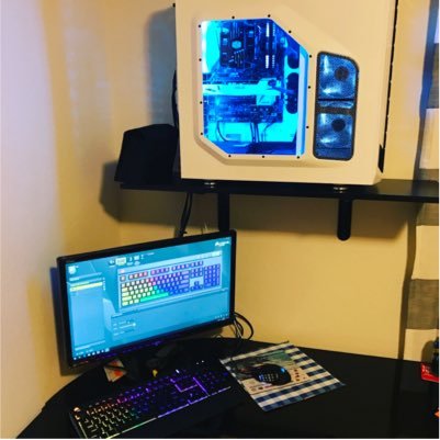 New to streaming! Enjoy video games and having fun! Join the twitch family to see live gameplay of runescape (rs3 and oldschool) and some h1z1!