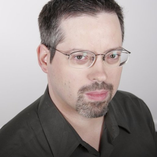 I'm a keynote speaker who helps teams get the most out of their interactions and their data.