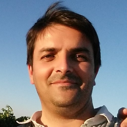 Profesor de lengua y literatura y aficionado a las nuevas tecnologías.
