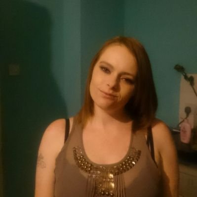 I'm 30 love my little girl to bit and love singing and going out with family love being my own boss you could be your own boss to could do it at home or out