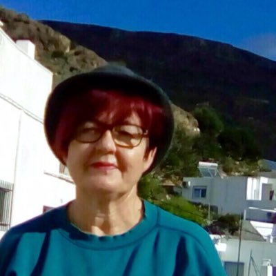 Maestra jubilosa. Amante de la lectura y las bibliotecas. Feminista. Secretaria de redes sociales de la CEM del PSOE de Almería