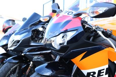 CB1100からHONDA 2008年式 CBR1000RR レプソルカラーに乗換えました💮

レプソルで赤いノースフェイスの上着を着てるやついたら手振ってあげてください🙇
喜びます🙇

よくツーリング行きます！
暇しててツーリングしようかなと思ってるそこのあなた。皆良いメンバーなんで是非一緒に走りましょう！！