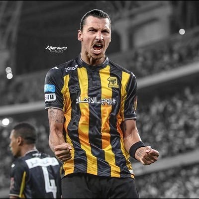 من أراد أن يراك مخطئاً سيراك , ولو كان كفيفاً فلا تنشغل بإرضاء الناس . .