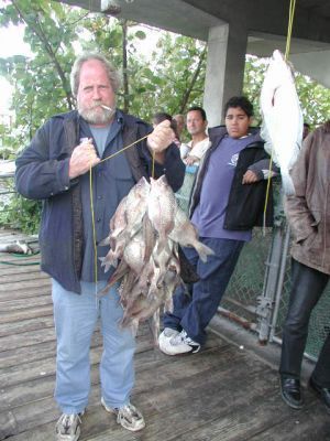 Flashg3rd's profile picture. Check this out... they are giving away $1000 CASH today 
on this new online radio show
 http://t.co/GBuCJSnpG8