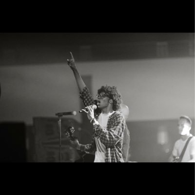 BrendynJWallace's profile picture. Hippiester, worshipper, artsy fartsy creative, doctorate..eventually, dad, bro, uncle, son, cancer free, lover of #Christ 🇺🇸🇬🇧🇩🇴🇰🇷 new song OUT NOW👇🏽