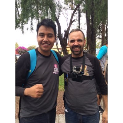 FredyHdezM's profile picture. Limpiando la vía pública... ✂️