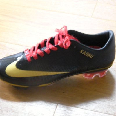 Footballが好きで、Football boots Geekのカオルです。 『Kaoru's Football boots blog』のブログを書いたりしてます。Footballだけでなく、日常のこともつらつらと呟きます。