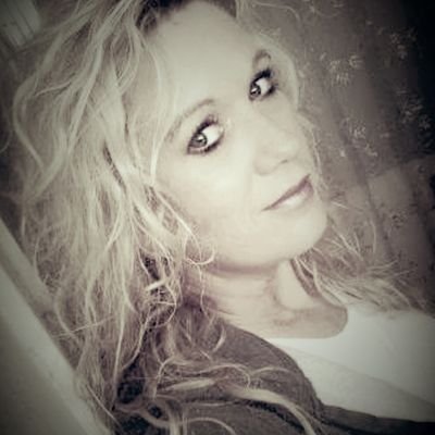 Just a Southern girl who has learned to laugh at life...